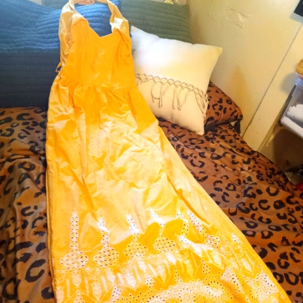 Divided  brand dress in yellow embroidered